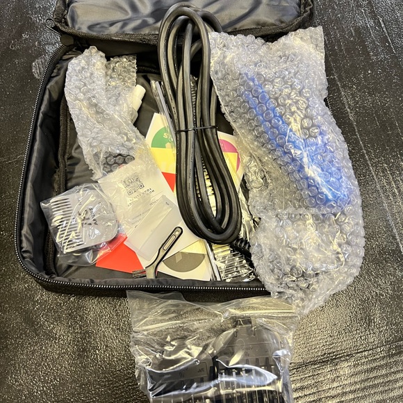 Andis EasyClip Versa Detachable Blade Dog Clippers Kit - Picture 3 of 6